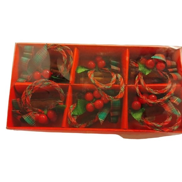 Reed Christmas Napkins Rings Red Plaid Ribbon Holly Berry Cinnamon Stick Lot 6 - Picture 2 of 7
